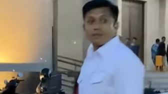 Viral Gaya Jagoan Briptu Asky Rizal Ajudan Rudy Masud Jatuhkan Ponsel dan Tantang Mahasiswa