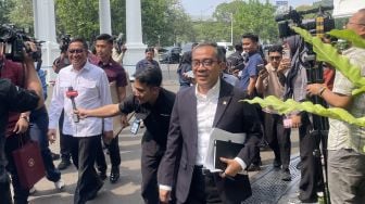 Sudah Sejam di Istana, Mendikti Saintek dan Gubernur URI Batal Rapat dengan Prabowo
