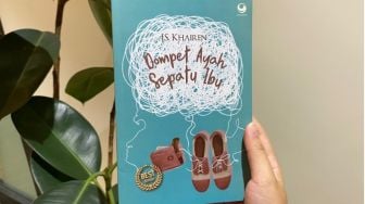 Belajar Memaknai Perjuangan Orang Tua Lewat Novel Dompet Ayah Sepatu Ibu