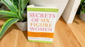 Gaji Boleh Imut, tapi Gaya Harus Berkelas: Review Buku Secrets of Six-Figure Women