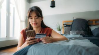 Belanja karena FOMO atau Memang Butuh? Tantangan Lawan Konsumerisme Digital