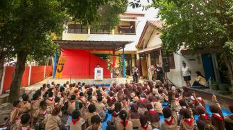 Suasana saat roadshow edukasi literasi keuangan dan minat baca melalui program Jagoan Baca di Depok, Jawa Barat, Rabu (21/10/2026). [Handout]
