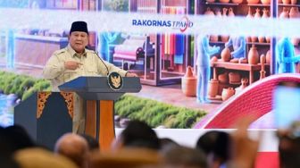Kode Kerlingan Mata Teddy ke Prabowo di Podium: Gue Ini Presiden, Ted...