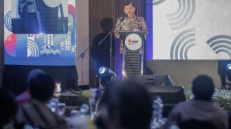 Kepala Badan Komunikasi Pemerintah (Bakom), Syahganda Nainggolan memberikan pemaparan dalam gelaran Local Media Summit (LMS) 2026 di Manhattan Hotel, Jakarta, Kamis (22/10/2026). [Suara.com/Alfian Winanto]
