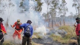 Belantara Way Kambas Membara: 350 Personel Terjang Sungai dan Hutan Lebat Jinakkan Titik Api