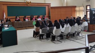 Lempar Lego dan Kurung Anak di Ruang Gelap, 19 Terdakwa Susulan Little Aresha Jalani Sidang Perdana