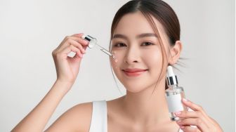 4 Ampoule Korea Hyaluronic Acid Lembapnya Tahan Lama agar Skin Barrier Kuat