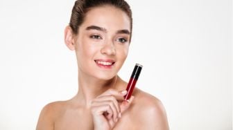 5 Rekomendasi Lip Tint Gel Lokal Terbaik, Hasil Akhir Juicy dan Mengkilap!