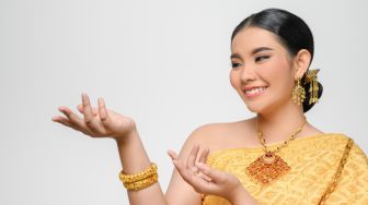 8 Arti Mimpi Memakai Perhiasan Emas Menurut Primbon Jawa