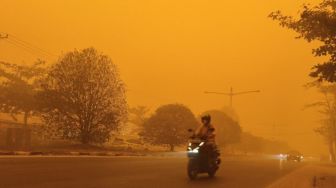 Asap Karhutla Kuning Masih Selimuti Palangkaraya, Ganggu Jarak Pandang