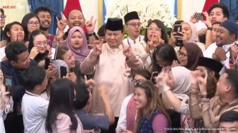 Sirkus Istana: Saat Pemimpin Negara Kehilangan Esensi Gaya Kepresidenan