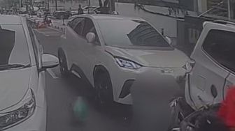 Sopir Mobil Listrik BYD Jadi Tersangka Usai Tabrak dan Lindas Ojol di Kawasan Blok M