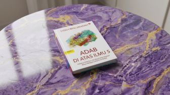 Menjadi Guru yang Berakhlak dalam Buku Adab di Atas Ilmu 5