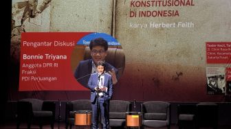 Bedah Buku Herbert Feith, Bonnie Triyana Pertanyakan Kondisi Demokrasi Indonesia