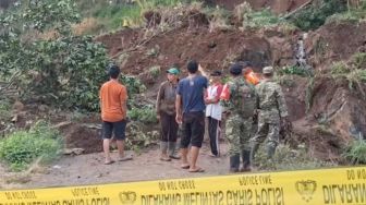 Tebing 30 Meter Longsor di Magetan, Jalan Antardesa Terputus dan Listrik Padam