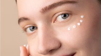 Tampil Muda! 5 Lifting Eye Cream Pilihan untuk Mata Bebas Kerutan