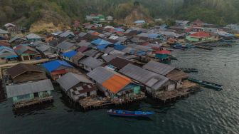Foto udara permukiman warga Suku Bajo di Perkampungan Bajo Sangkuang, Kecamatan Botang Lomang, Kabupaten Halmahera Selatan, Maluku Utara, Minggu (25/10/2026). [ANTARA FOTO/Andri Saputra/hma]