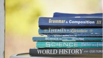 Gen Z Suka Code-Mixing, Memperkaya atau Justru Merusak Bahasa Indonesia?