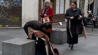 Viral Suami Ngamuk! Istrinya Jarah Toko Baju saat Paris Kerusuhan, Hasil Jarah Dilempar