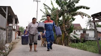 Relawan Pertamina Kilang Plaju Salurkan Bantuan Air Bersih untuk Warga di 3 Wilayah