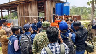 Atasi Masalah Air Berbau Karat, TEP Unpad Pasang Enam Instalasi di Fakfak