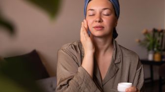 Urutan Pemakaian Retinol dan Niacinamide Malam Hari agar Kulit Tetap Nyaman