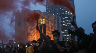 Gerak Cepat! Pasukan Oranye Sapu Bersih 26 Ton Sampah di Bundaran HI Pasca Demo