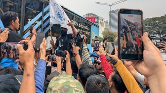 Tertahan di Gedung UOB, Ketegangan Pecah Saat Mahasiswa Ngotot Tembus Bundaran HI