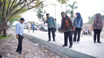 Wajah Baru Bandar Lampung: Proyek Jalan Beton dan Trotoar Megah Dikebut!