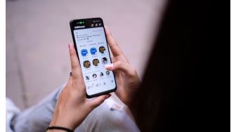 Literasi Digital Indonesia: Jago Scroll, Gampang Terkecoh