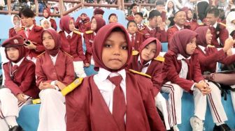 Nyaris Putus Sekolah Karena Ayah Sopir dan Ibu di Malaysia, Senyum Hudiana Merekah di Sekolah Rakyat
