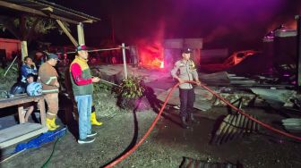 Percikan Korsleting Mobil Hanguskan 5 Rumah di Lampung Barat, Kerugian Miliaran
