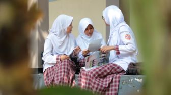 Bebas Berbahasa Bukan Bebas Salah: Nyaman Berbahasa Tanpa jadi Polisi Ejaan