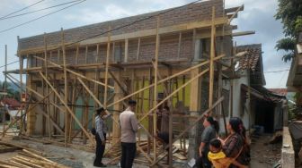 Niat Baik Berujung Duka: Bantu Renovasi Warung, Pria Tewas Terjatuh dari Tangga di Tanggamus