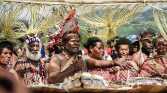 Merawat Laut Lewat Egek, Kearifan Lokal Suku Moi di Papua Barat Daya