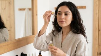 Bebas Jerawat! 4 Serum Eksfoliasi Fragrance Free Pori Bersih Tanpa Iritasi