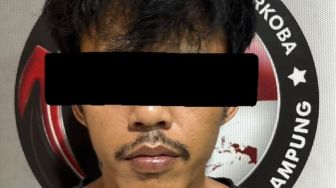 Kotak Rokok Berisi Sabu, Kurir Sistem Tempel Tak Berkutik Dicegat Polisi di Kedaton