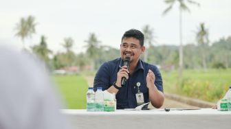 Tinjau Irigasi, Gubsu Bobby Serap Aspirasi dan Beri Solusi untuk Petani di Gunungsitoli Nias