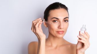 6 Rekomendasi Serum Viva Terbaik untuk Flek Hitam dan Garis Halus Usia 40 Tahun