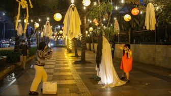 Hantu hingga Manusia Serigala Hiasi Pedestrian Sudirman Jelang Halloween