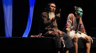 Kerinduan Saya pada Panggung Teater yang Akhirnya Terbayar di Surabaya
