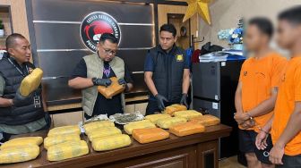 2 Pria Sulap Kandang Ayam Jadi Gudang Narkoba di Deli Serdang, 18 Kg Ganja Disita