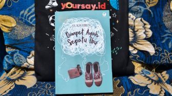 Dompet Ayah Sepatu Ibu: Novel yang Membuat Saya Lebih Menghargai Perjuangan Orang Tua