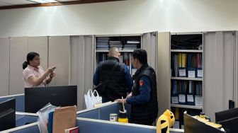 Geledah dan Segel Kantor PT IPPS Jakarta, Kejagung Sita HP Berisi Chat Korupsi Rp2 Triliun!