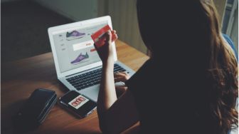 Jebakan Konsumerisme Digital: Di Balik Perilaku Cemas dan Lapar Mata Gen Z
