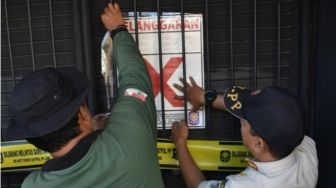Gudang Siluman hingga Masuk Gang Sempit: Siasat Licik Penjual Miras di Surabaya Dibongkar Satpol PP
