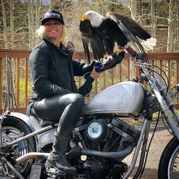 "Bila kembali ke South Dakota, saya ingin menjadi builder moge custom." [Instagram: the jessicombs]