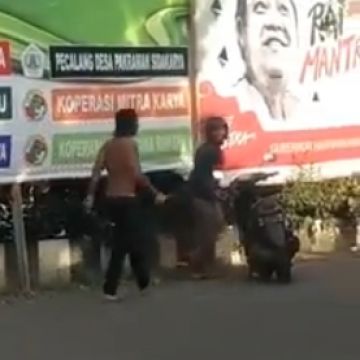  Viral preman ngamuk dan mengancam pengguna jalan. (Facebook/Repost Chanel)