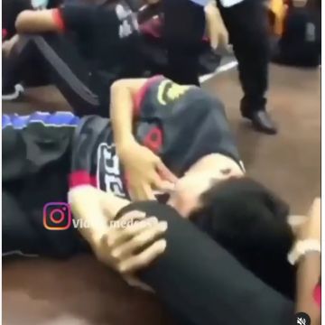 Kocak! Lihat Teman Latihan Catwalk, Pemuda ini Terpesona Sampai Jantungan (Instagram/video_medsos)