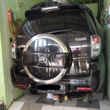 Garasi Daihatsu Terios bikin tercengang. (Facebook)